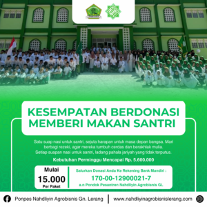 Memberi Makan Santri